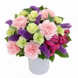 ピンクと紫のナチュラルなアレンジメント