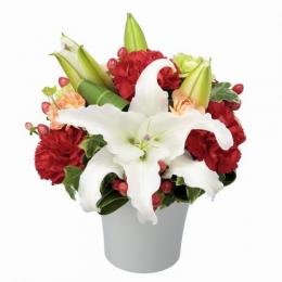 白ユリのエレガントアレンジメント