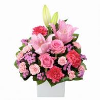 ユリとピンクバラのアレンジメント